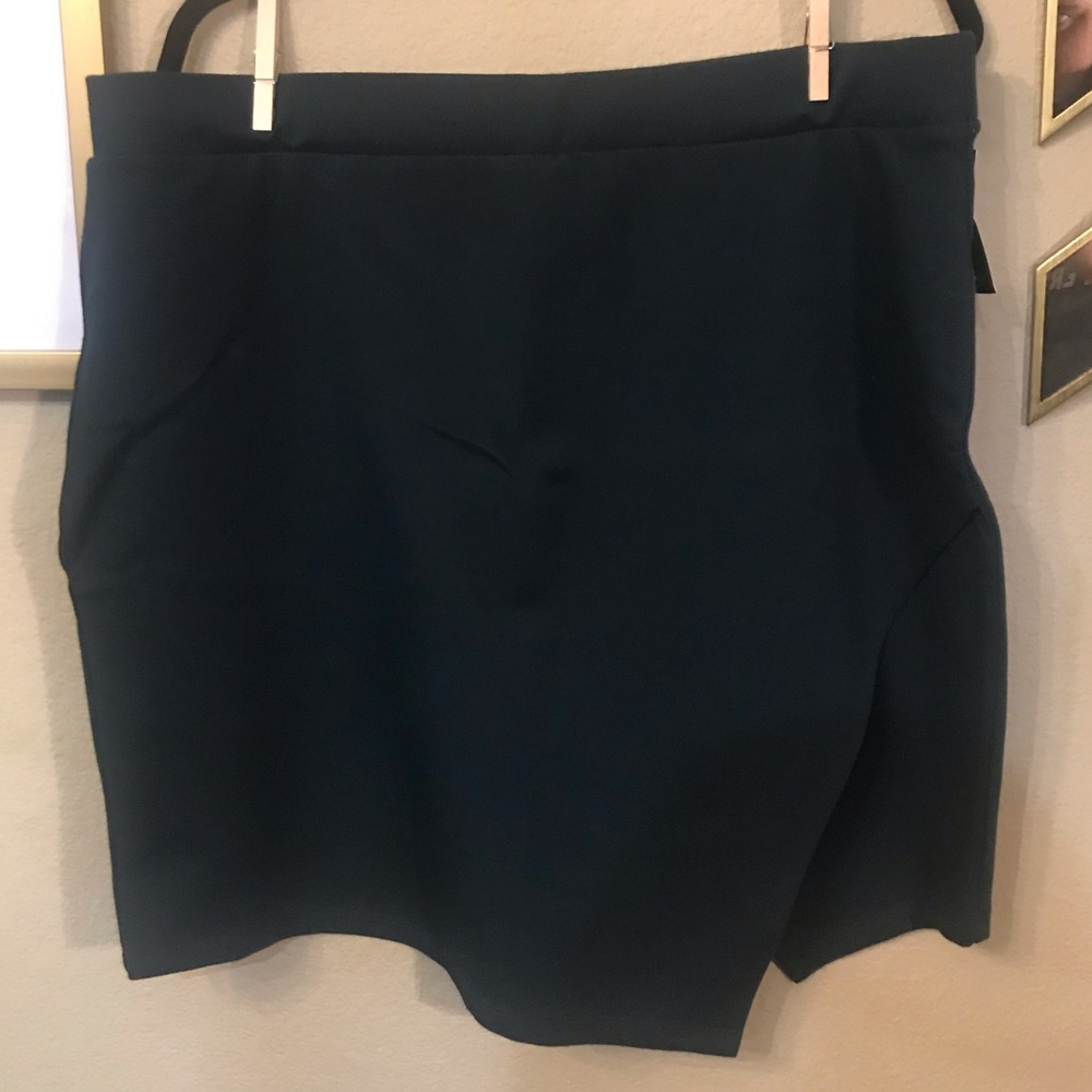 NWT Forever 21 fitted evergreen slit skirt